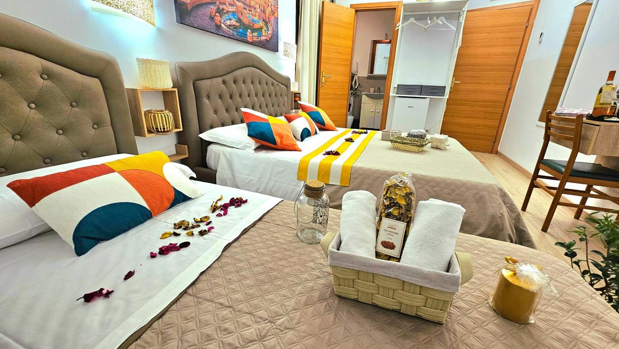 Bed and Breakfast A Casa Simpatia Roma - Free Parking If You Book 4 Nights Екстер'єр фото
