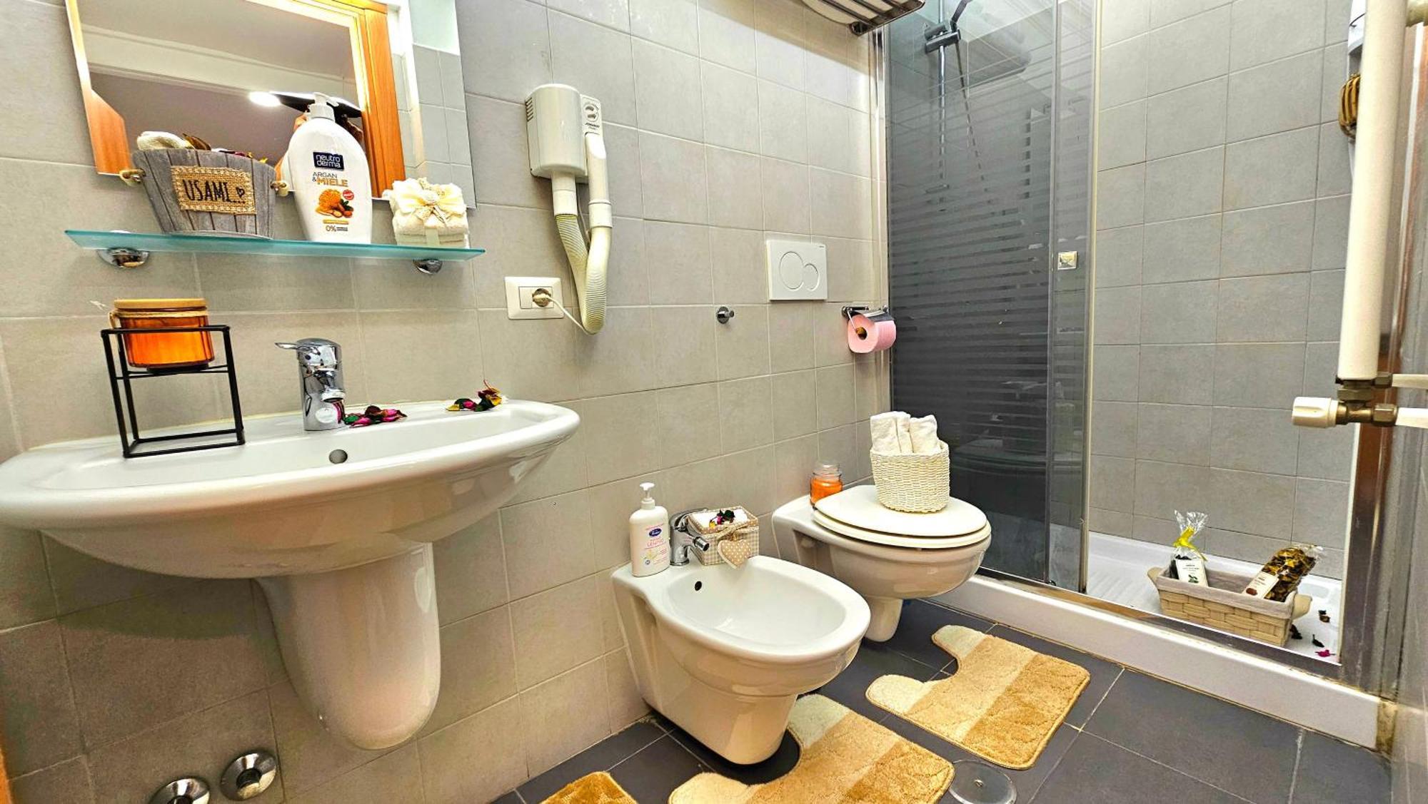 Bed and Breakfast A Casa Simpatia Roma - Free Parking If You Book 4 Nights Екстер'єр фото