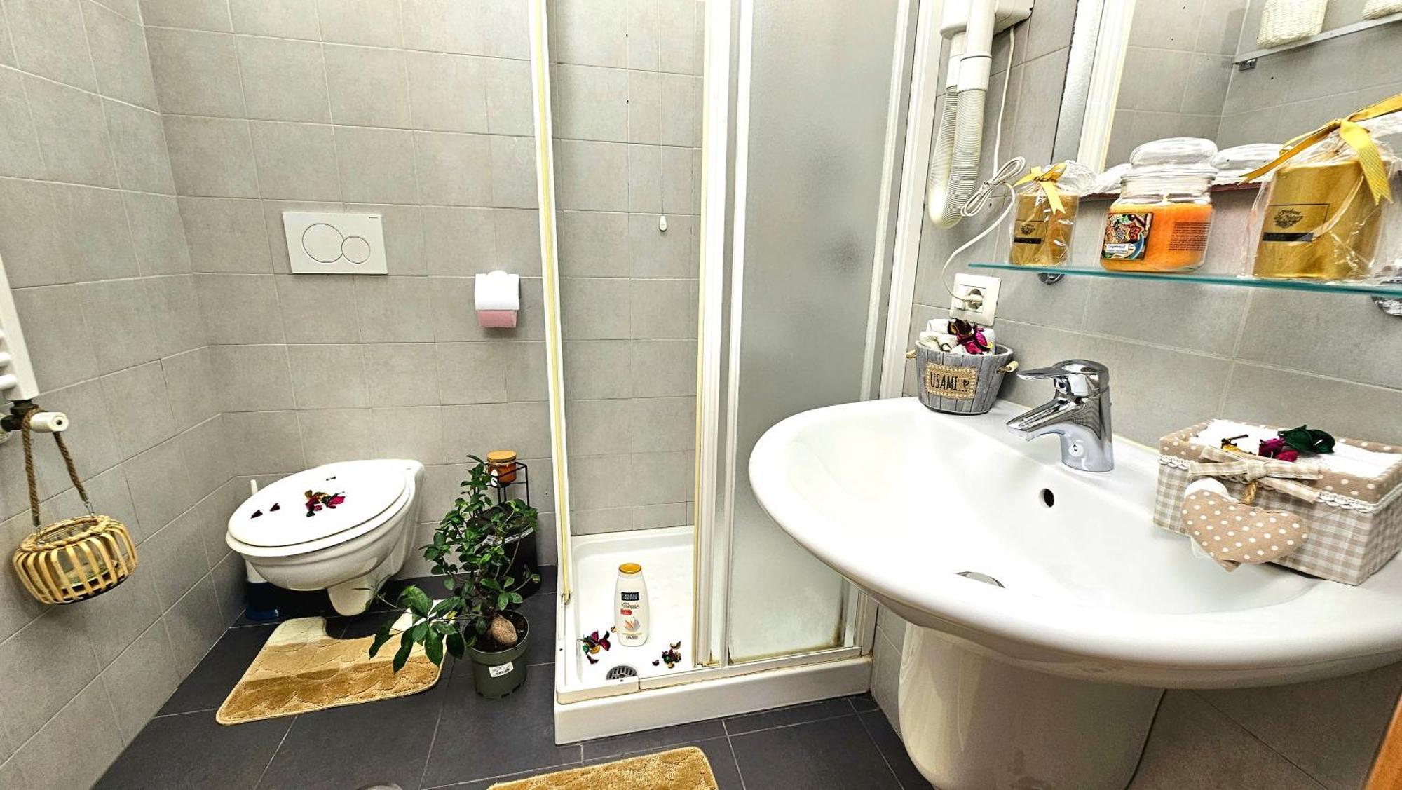 Bed and Breakfast A Casa Simpatia Roma - Free Parking If You Book 4 Nights Екстер'єр фото