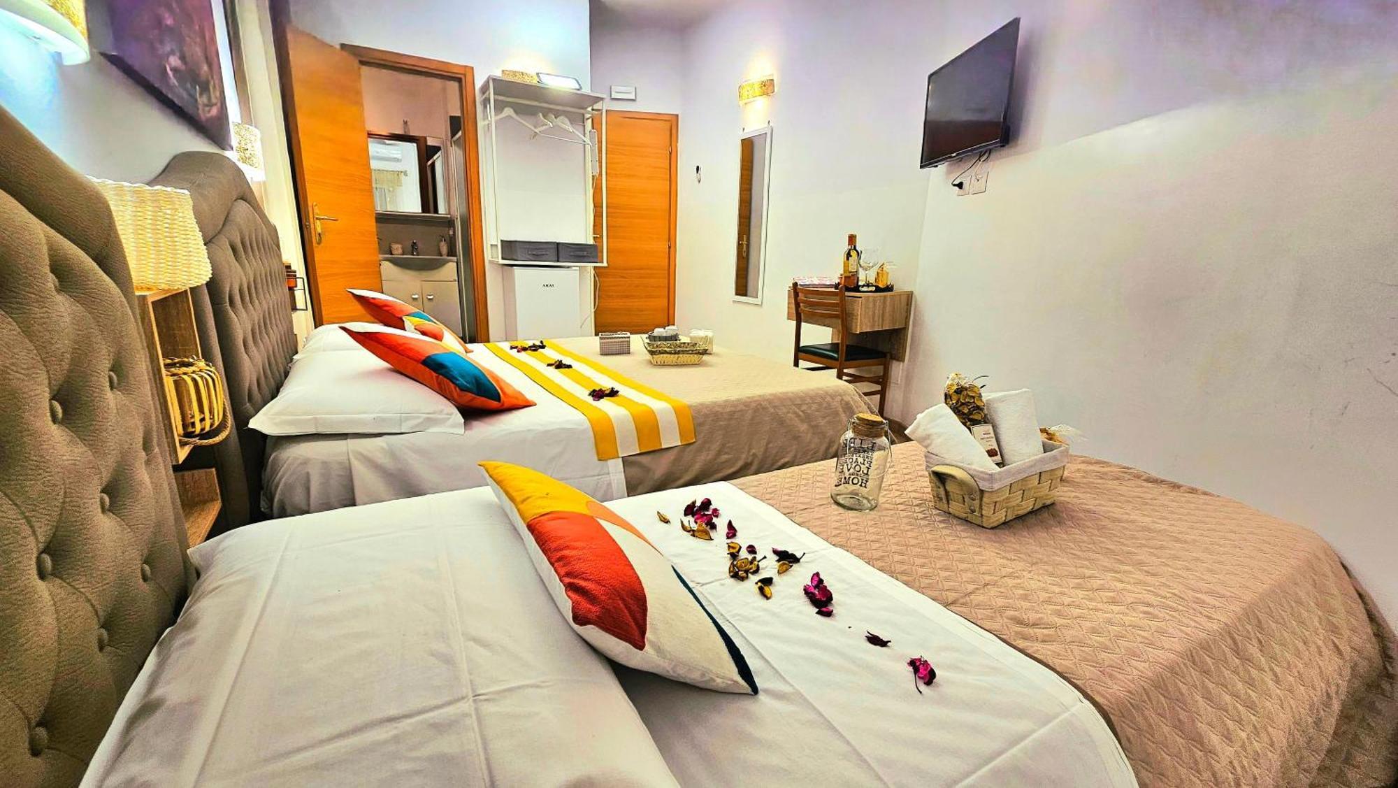Bed and Breakfast A Casa Simpatia Roma - Free Parking If You Book 4 Nights Екстер'єр фото