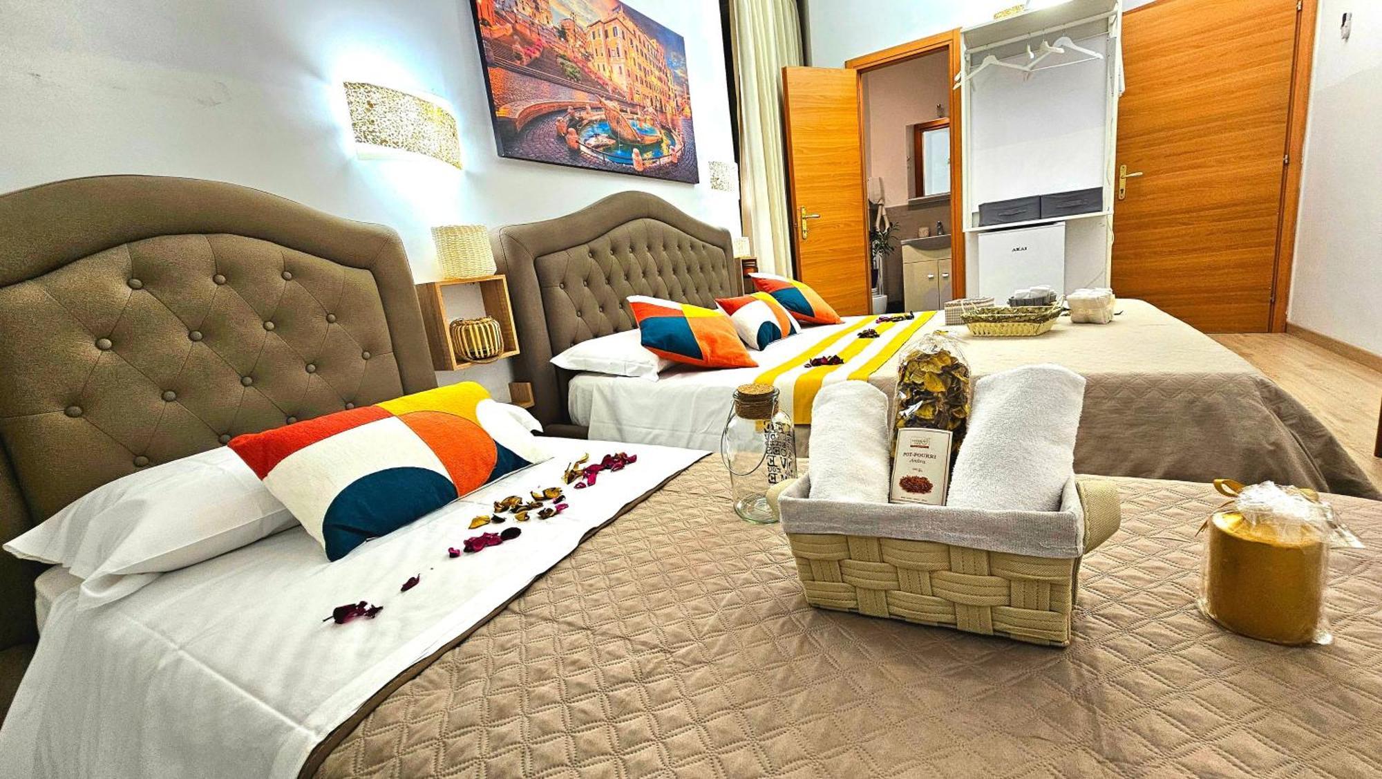 Bed and Breakfast A Casa Simpatia Roma - Free Parking If You Book 4 Nights Екстер'єр фото